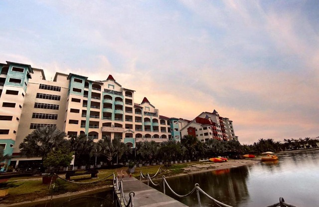 Marina Island Lumut HomeHotel