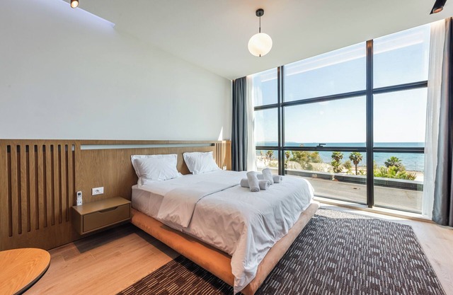 Marina Luxury Suites 102 by PS