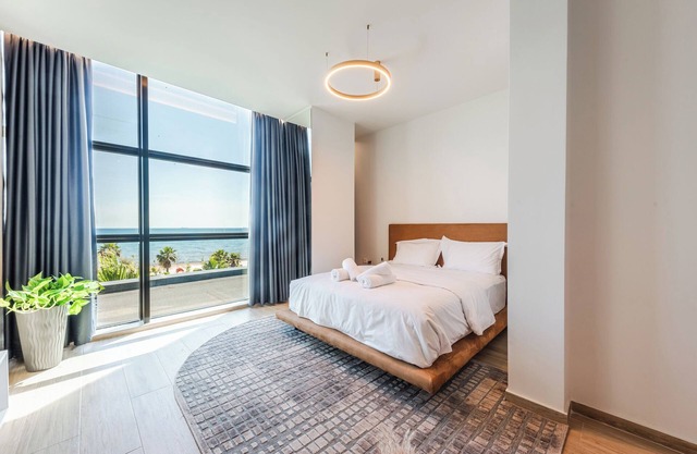 Marina Luxury Suites 103 by PS