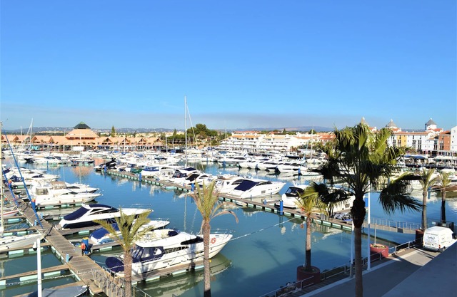 Marina Plaza - Apartments