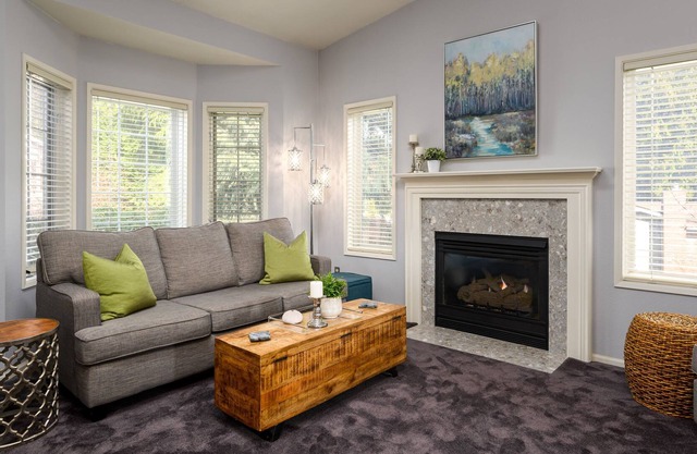 New Aug Dates! Marina View w/ Large Deck in Resort Setting. Walk to Lake Beach!