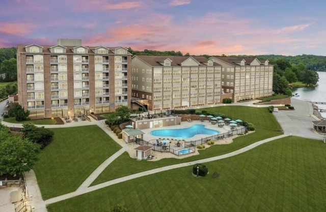 Mariners Landing Condo at SML. AMENITY OVERLOAD!