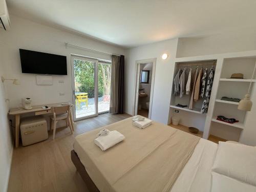 Mariposa Rooms