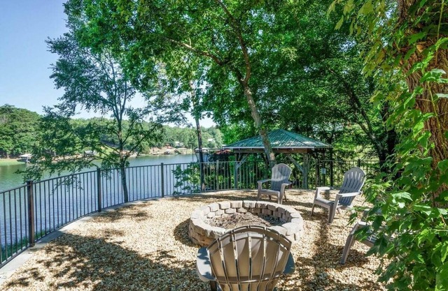 Maritime Retreat on Lake Tuscaloosa