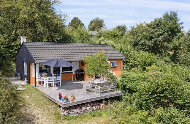 "Marjanne" - 800m from the sea by Interhome