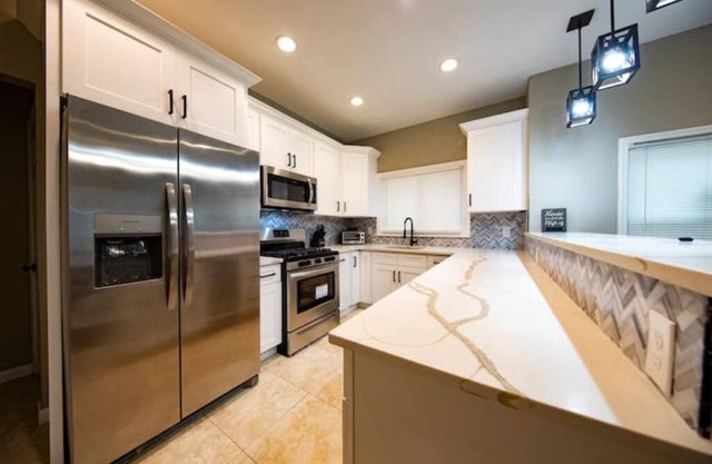 Market Place Spacious Blue-Long Beach Home