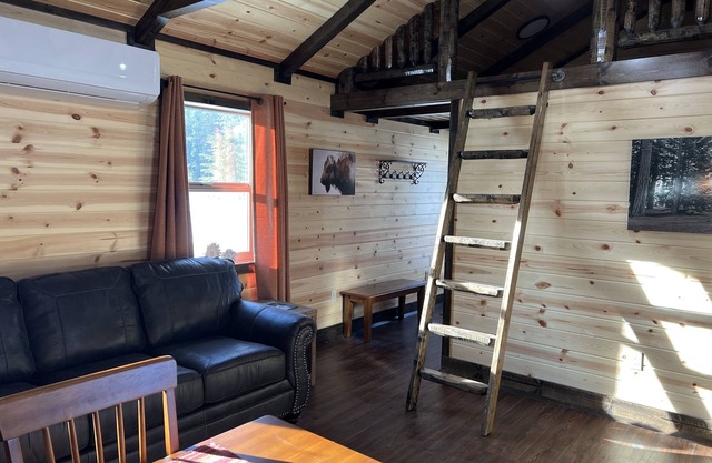 Marmot Cabin - Amish Cabin 5 Miles from Glacier
