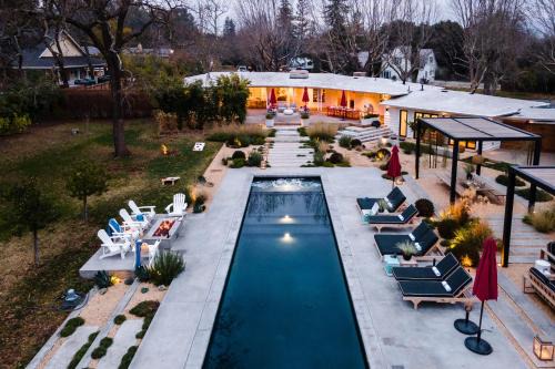 Marquee By AvantStay Modern Stylish Estate w Pool Entertainers Courtyard