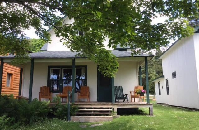 Marquette Cottage - Les Cheneaux Landing