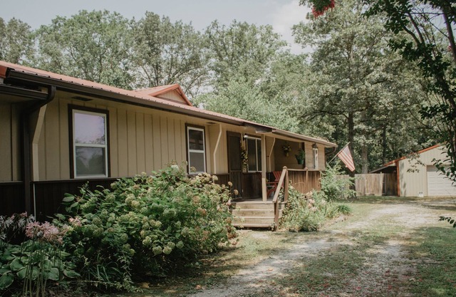 Martine House - Large farmhouse near the Buffalo National River