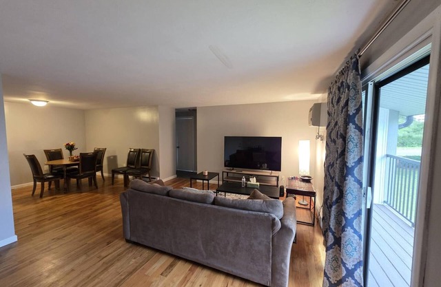 Marvelous 2-bedroom apartment with AC in lively Liverpool