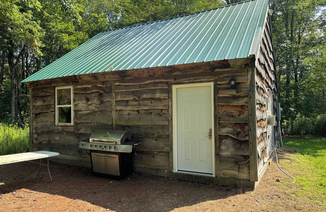 Marvelous 4-bedroom cabin in Williamstown NY with wifi.