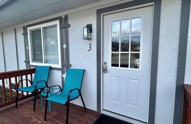 Marvelous condo with a relaxing porch, central location, and wifi in Kellogg, ID