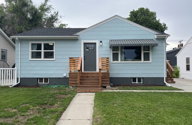 Marvelous Mid-Town 4 Bed / 2 Bath