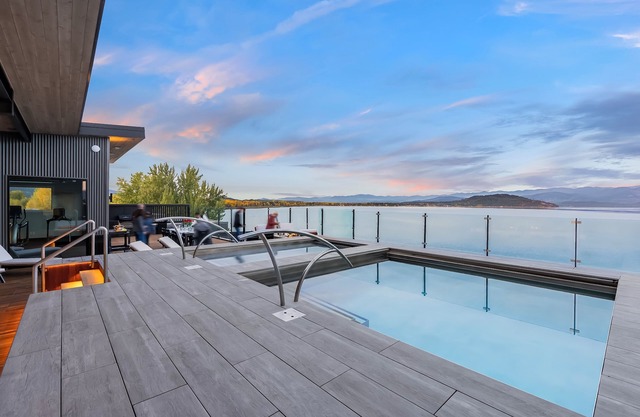Marvelous Modern Luxury Suite Boat Slip Downtown