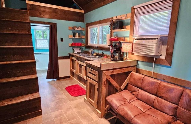 Marvelous water front cabin with AC in Lakeville - Stay cool and cozy and relax!