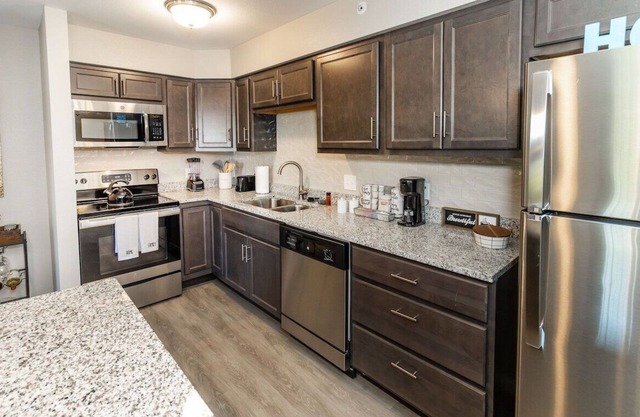 Mary - H · Conveniently Located 2bd 2ba Apt w/ Pool & Wi-Fi