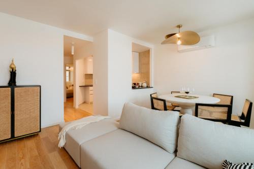 Mary Pink - NO 2C - Elegant Two-Bedroom Apartment