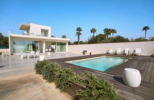 Mary's Sister Villa, modern style in front the sea. Just a unique place!