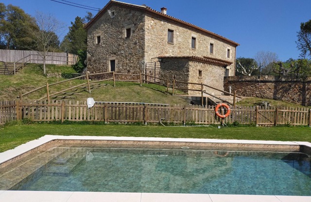 Masía Rural Totalmente Reformada con Piscina Privada y a 15 Minutos de la Playa