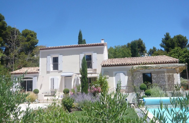 Mas mit Pool in den Alpilles / Selbst planen: Video von Drone