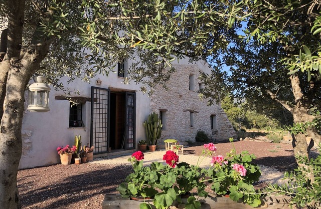 Ländliche Zuflucht, wild und ökologisch zu trennen. Landhaus mit privatem Pool.
