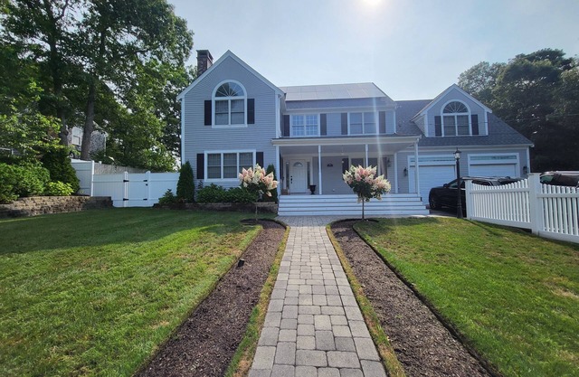 Mashpee Manor Pool House-with a private back yard for the whole family!