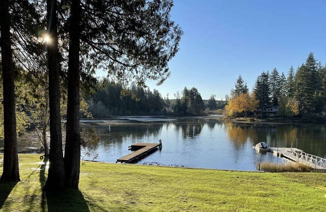 Mason Lake waterfront house on 1 acre with 100ft of private lakefront and a dock