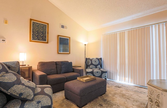 Massive 2 Bedroom Oceanside Apartment+GYM+Pool+Spa+King bed+2 Queen beds