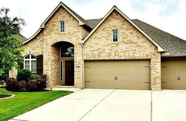 Massive 4 bedroom in great neighborhood!