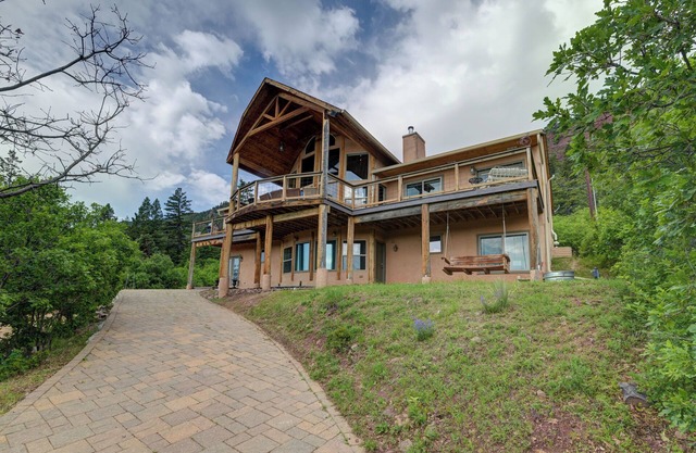 Massive Deck + Sunroom Sleeps 13
