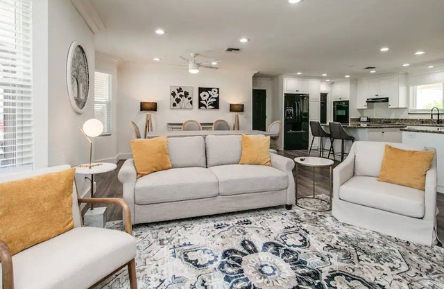 Massive Mesa 9 Bdrm w/ Pool and Game Room!