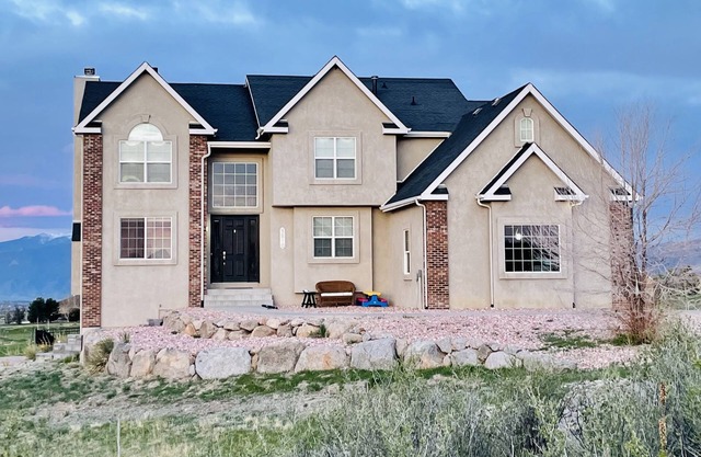 Massive Spacious House with Views, Adventure and Location
