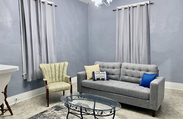 MASSIVE THREE BEDROOM HOME IN SELMA
