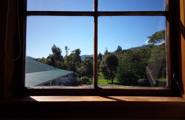 Masson Cottage. Set on a Sunny & Serene1.75 Acres. Close to Town/wifi