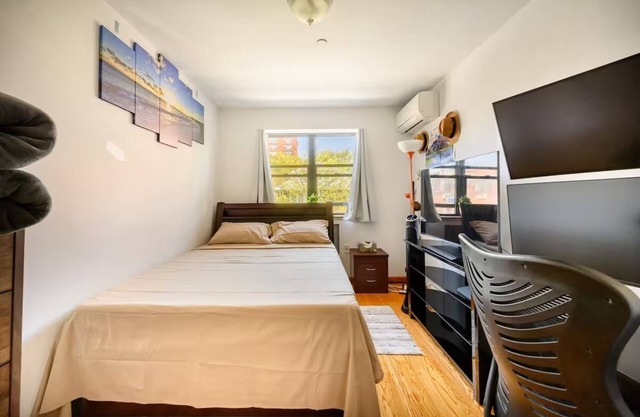 MASTER Bedroom apartment + Private Bathroom