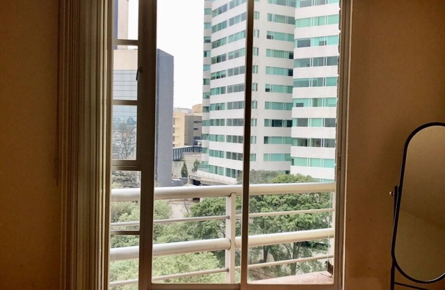 Das Hauptschlafzimmer befindet sich im Apartment in der Nähe des Santa Fe Shopping Plaza und der Corporate Zone. Kleine Eigentumswohnung ruhig und mit 24 Stunden Sicherheit das ganze Jahr. In der Nähe von Santa Fe und umgeben von kleinen Lebensmittelg...