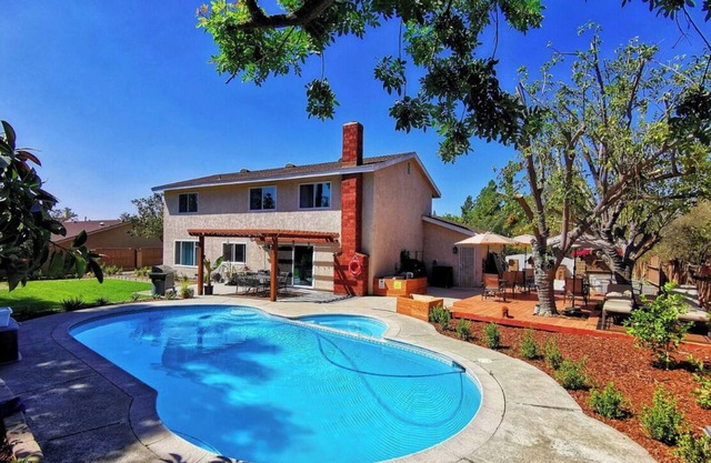 Master Bedroom Oasis in Claremont Pool House, Near 5 Colleges