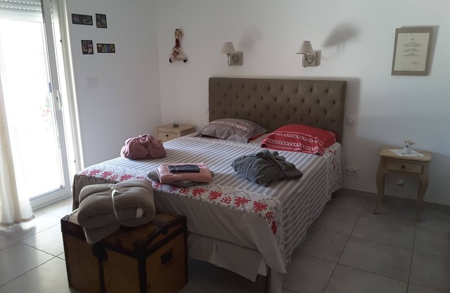 Master-Schlafzimmer - Pool - ruhig - 4 km von Uzès B & B