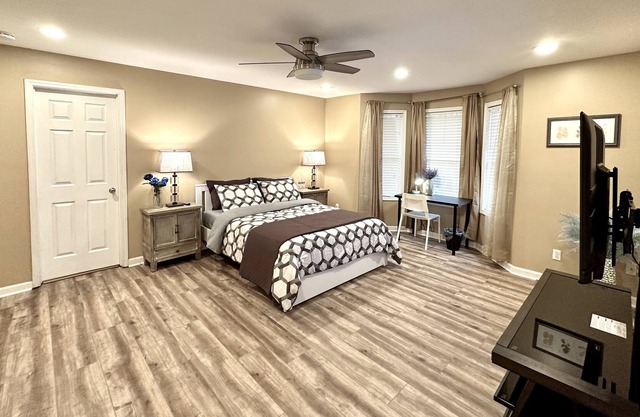 Master bedroom wt New bathroom