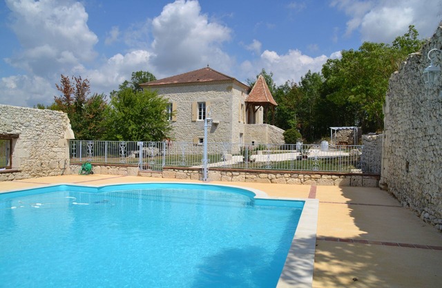Herrenhaus mit Pool für 17 Personen in der Nähe eines kleinen Dorfes von 82