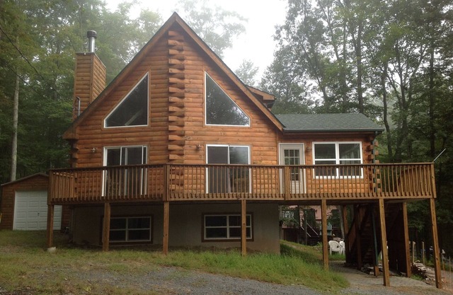 Masthope-LOG CHALET-On Ski Mountain, in der Nähe von DelawareRiver / Pool / Lake-4Br / 3B / sleeps12
