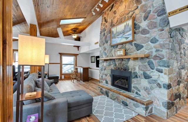 Maston Lake Cottage:Spring Break Done Right – Lake Views, Cozy Evenings, and Fresh Air!