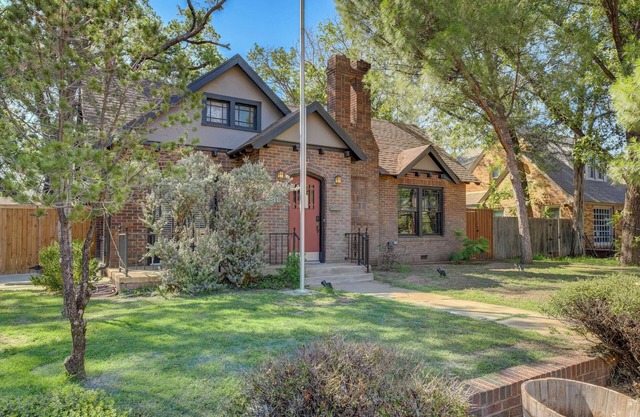 Matador Manor - 5 bed/5 bath, walkable to Texas Tech University