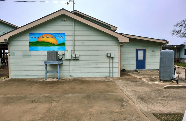 MATAGORDA RIVERSIDE LODGE. Perfect for large groups, minutes from the beach!