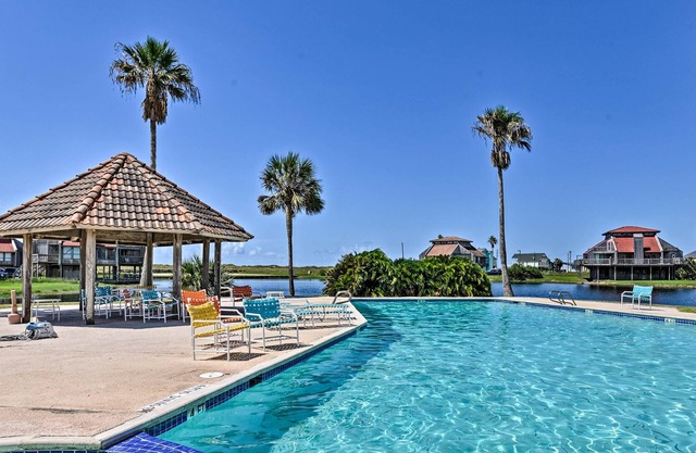 NEU! Matagorda Townhome w / Deck, Ansichten, Zugang zum Pool