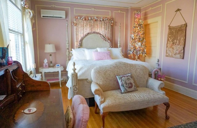 Mathis House Bed & Breakfast and Victorian Tea Room at the Jersey Shore