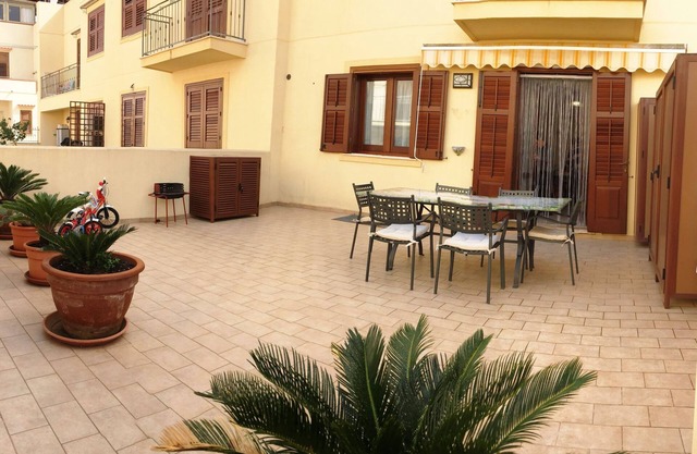 Haus Matrangela. Drei Zimmer rifinitissimo und klimatisiert. 3 min vom Strand entfernt.