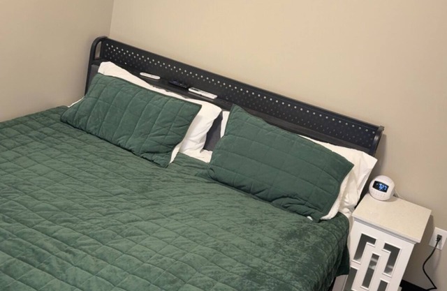 Mattoon - A5 King & 2 Fulls Bunk Bed - Two Room Suite
