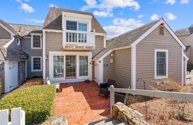 New Rental-2 bedrm, 1.5 baths in Maushop Village, private beach